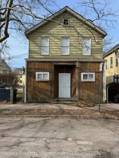 Main picture of 1130 E 68th St