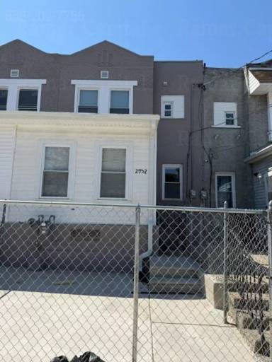 Main picture of 2752 Mickle St