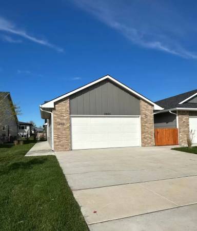 Main picture of 2905 S Maize Ct