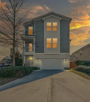 Main picture of 4629 Lee Ave