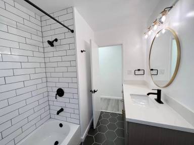 Main picture of 1063 Justin Ave