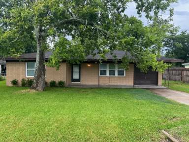 Main picture of 7412 McArthur St