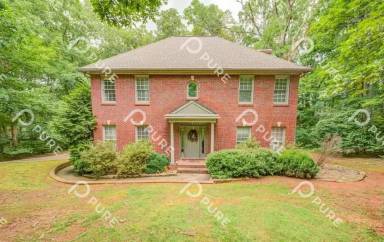 Main picture of 2411 Oakwood Ave NE