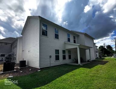 Main picture of 305 Huisache St