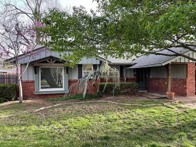 Main picture of 2612 Carlton Way