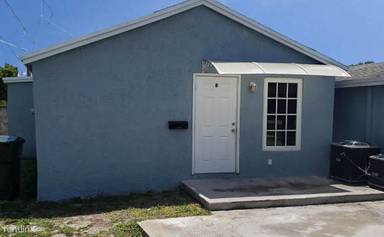 Main picture of 701 SE Bahama Ave