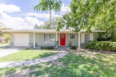 Main picture of 306 N Guilford Dr