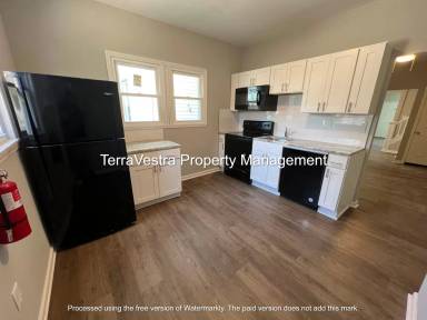 Main picture of 139 S 2nd St