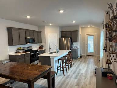 Main picture of 944 Lady Bird Ln