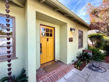 Main picture of 516 W 9th St