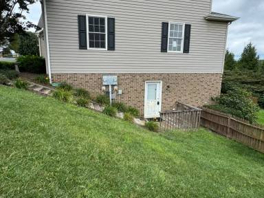 Main picture of 1868 Park Rd