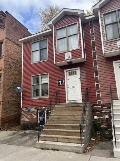 Main picture of 19 Dana Ave