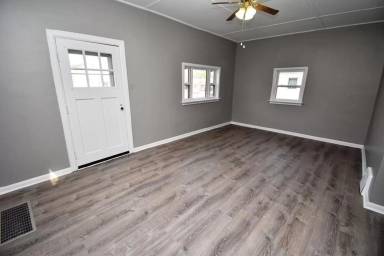 Main picture of 1355 E Walnut St