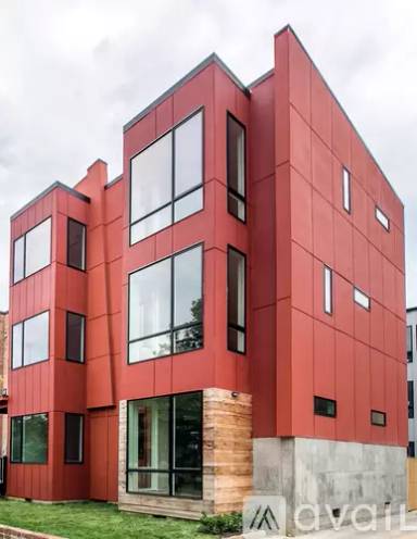 Main picture of 715 Kenyon St NW