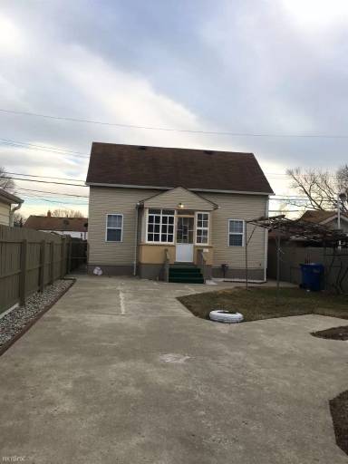 Main picture of 8458 Orchard Ave