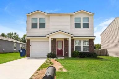 Main picture of 3205 Lakeland Dr