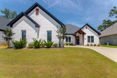 Main picture of 2420 Hurricane Gardens Dr