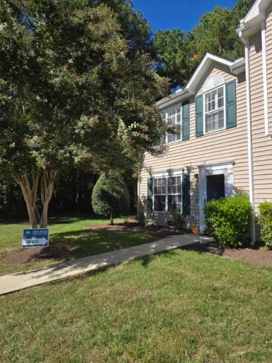 Main picture of 2800 Goyne Loop