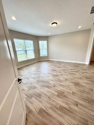 Main picture of 835 Silver Pine Dr