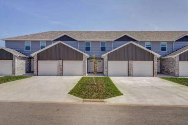 Main picture of Oakwood Heights Townhomes
