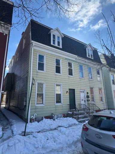Main picture of 746 W Philadelphia St