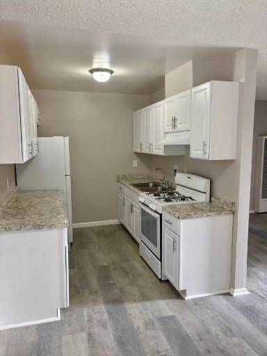 Main picture of 409 N Los Robles Ave