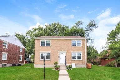 Main picture of 618-618 1/2 Lucas Dr
