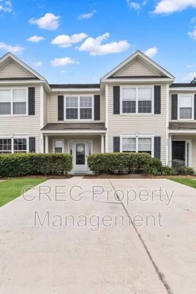 Main picture of 2451 Scholar Ln