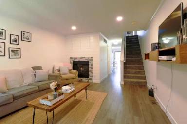 Main picture of 2080 Oakcrest Cir