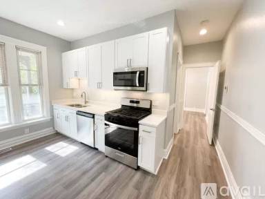 Main picture of 3135 N Paulina St