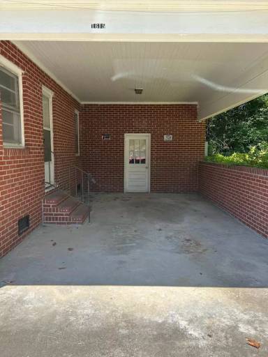 Main picture of 1615 Edgewood Dr