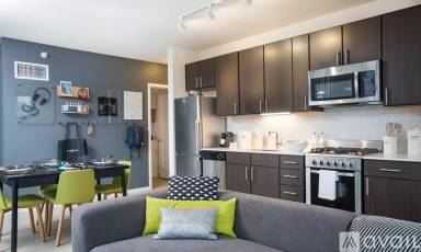 Main picture of 150 W Huron St
