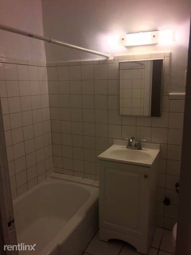 Main picture of 6906 N Ravenswood Ave