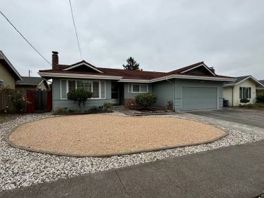 Main picture of 1254 Phyllis St