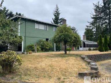 Main picture of 223 E Woodhill Ave