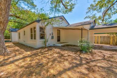 Main picture of 104 N Pecan St