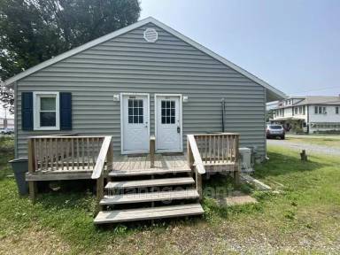 Main picture of 205 Irving Ave N