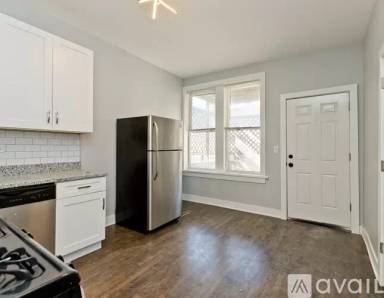 Main picture of 1922 N Wilmot Ave