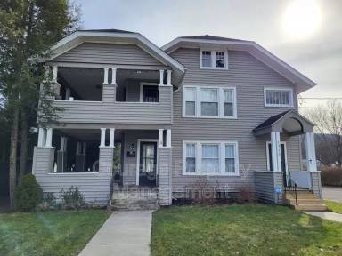 Main picture of 1213 W Water St