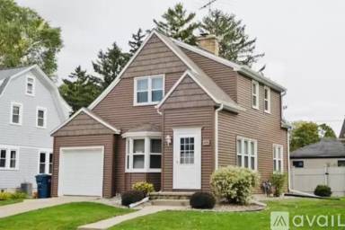 Main picture of 417 Pleasant St