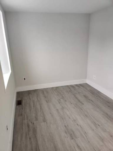 Main picture of 4 Burton Ct