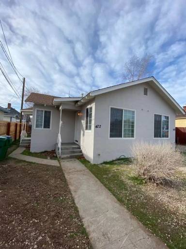 Main picture of 323 Claremont St
