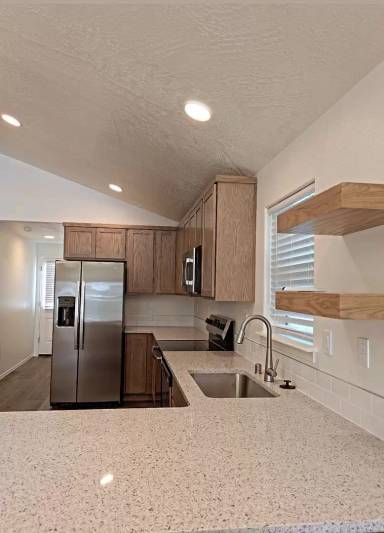 Main picture of 3683 S Quay St