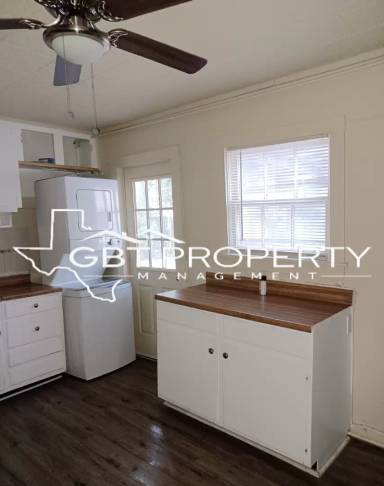 Main picture of 406 E Cobb St