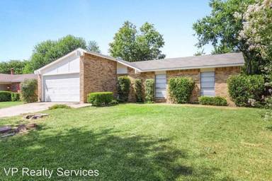 Main picture of 132 W Way Dr