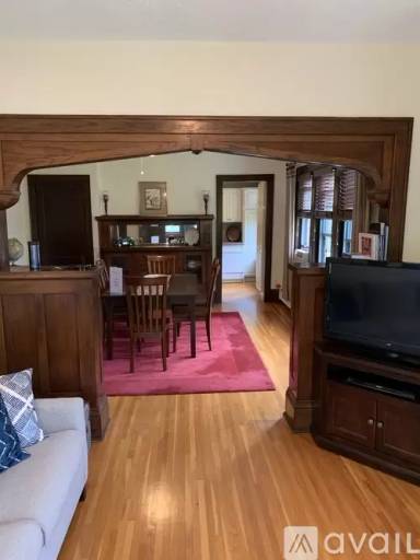 Main picture of 586 Ashland Ave