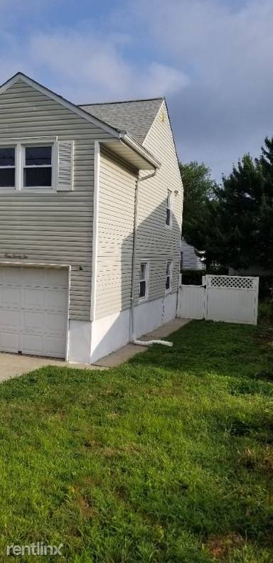 Main picture of 132 Carolyn Ave