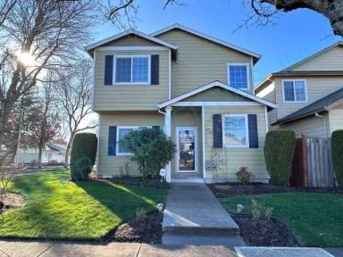 Main picture of 20598 NE Shore View Dr