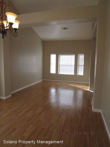 Main picture of 2768 Woodmont Dr