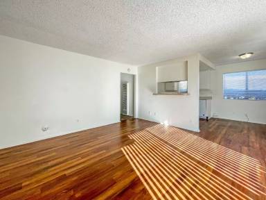 Main picture of 1935 E 52nd St